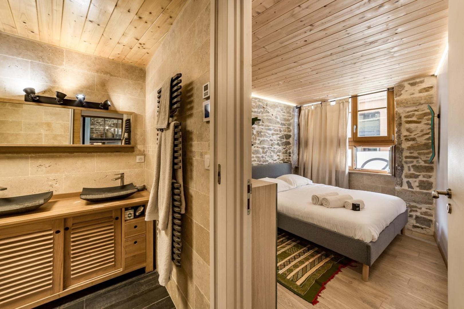 Le Duplex Des Pentes Ail Apartment Lyon Bagian luar foto
