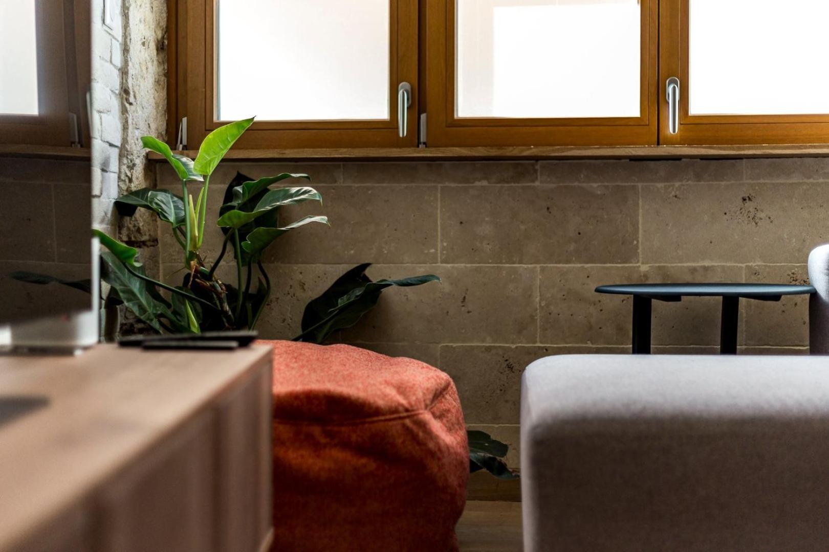 Le Duplex Des Pentes Ail Apartment Lyon Bagian luar foto